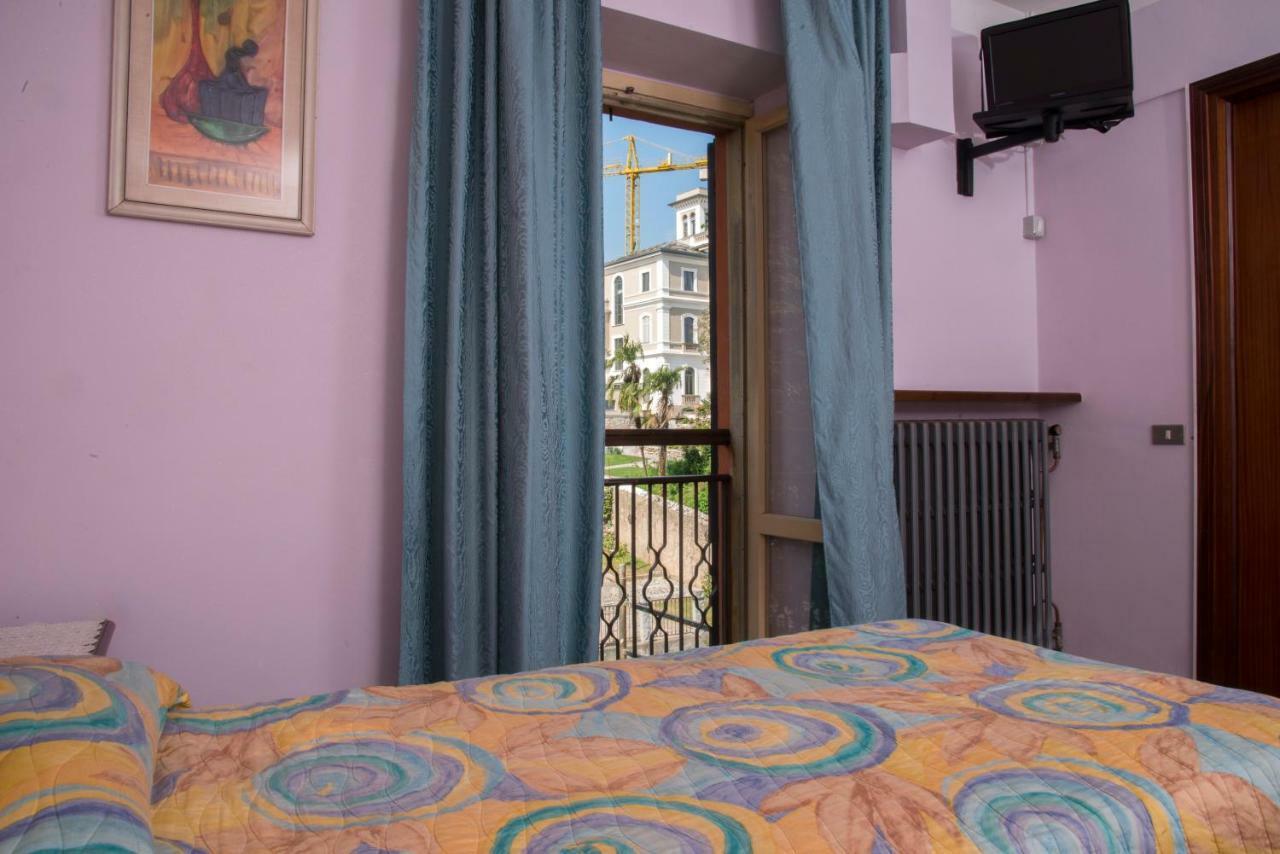 Hotel Florida Арона Экстерьер фото