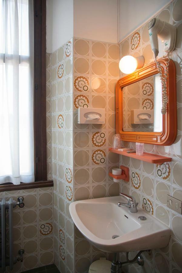 Hotel Florida Арона Экстерьер фото