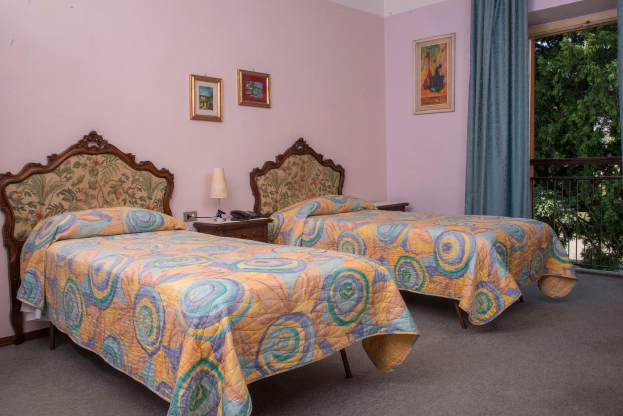 Hotel Florida Арона Экстерьер фото
